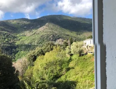 Vue générale sur la montagne ou vue sur la montagne depuis l'appartement