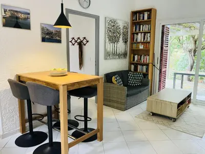 Coin salon dans l'établissement Holiday Home Villa Irène by Interhome