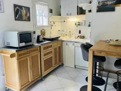 Cuisine ou kitchenette dans l'établissement Holiday Home Villa Irène by Interhome
