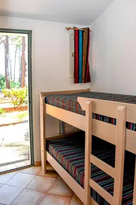 Un ou plusieurs lits superposés dans un hébergement de l'établissement Holiday Home T2 Cabine Type C by Interhome