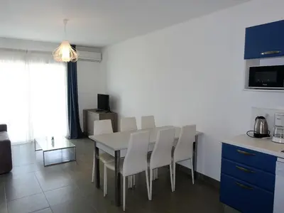 Cuisine ou kitchenette dans l'établissement Apartment T3 vue cap by Interhome