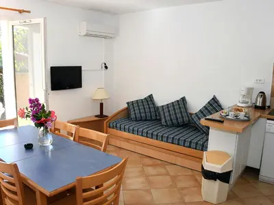 Télévision ou salle de divertissement dans l'établissement Holiday Home T3 Cabine by Interhome