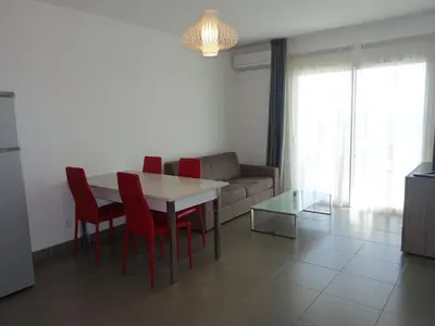 Coin salon dans l'établissement Apartment T2 vue cap by Interhome