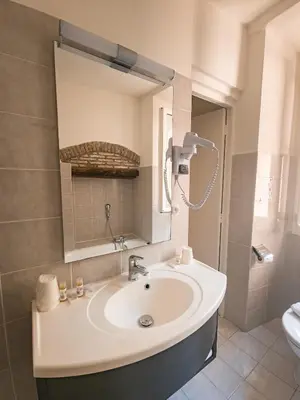 Salle de bains dans l'établissement Hôtel Posta Vecchia