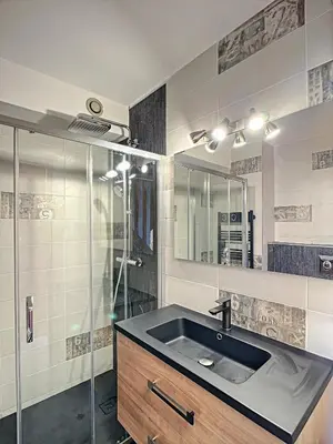 Salle de bains dans l'établissement Très Beau Duplex vue panoramique Mer, Proche Plage