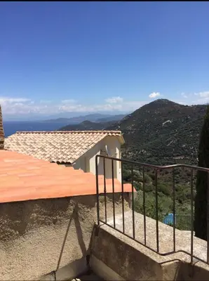 Vue générale sur la montagne ou vue sur la montagne depuis la maison de vacances