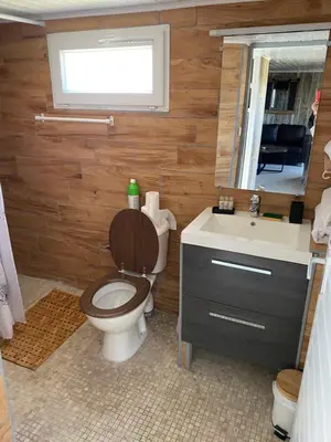 Salle de bains dans l'établissement L ASCOSU