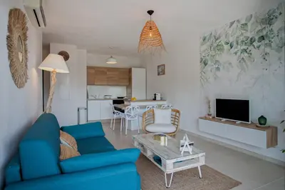 Coin salon dans l'établissement Playa Marina