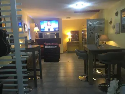 Télévision ou salle de divertissement dans l'établissement La Caravane LE NID DOUILLET