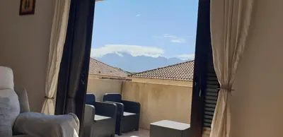 Vue générale sur la montagne ou vue sur la montagne depuis l'appartement