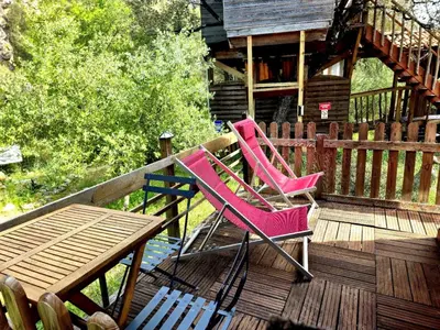 Balcon ou terrasse dans l'établissement GITES O FIL DE L'EAU piscine spa accès rivière