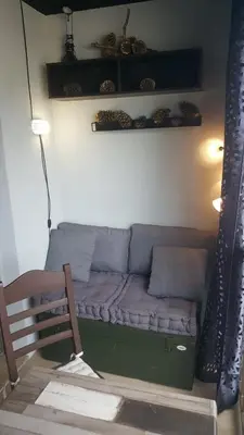 Coin salon dans l'établissement Studio à Calvi proche de la mer et des commerces