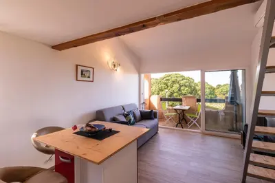 Coin salon dans l'établissement Ambroggio - Grand studio avec mezzanine - Vue Mer