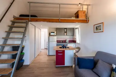 Cuisine ou kitchenette dans l'établissement Ambroggio - Grand studio avec mezzanine - Vue Mer