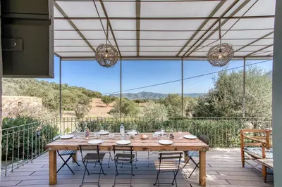 Vue générale sur la montagne ou vue sur la montagne depuis la maison de vacances