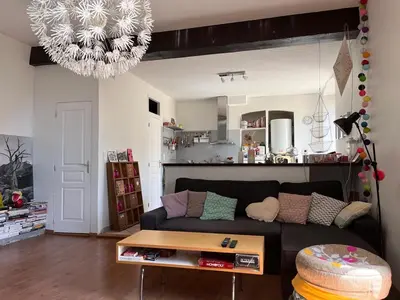 Coin salon dans l'établissement Joli appartement F2 centre ville de Corte