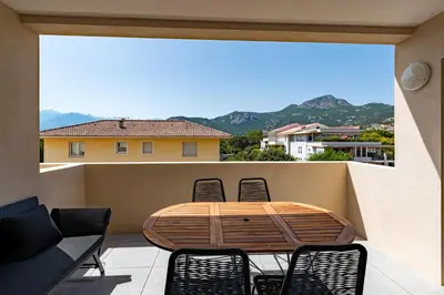 Vue générale sur la montagne ou vue sur la montagne depuis l'appartement