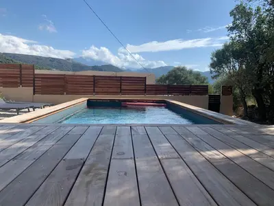 Piscine de l'établissement Maison neuve avec piscine ou située à proximité