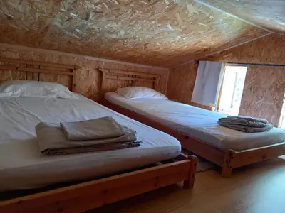 Un ou plusieurs lits dans un hébergement de l'établissement Casa di legnu ,charmant chalet avec piscine