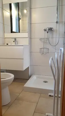 Salle de bains dans l'établissement Une chambre dans la résidence proche de plage, commerces et centre ville