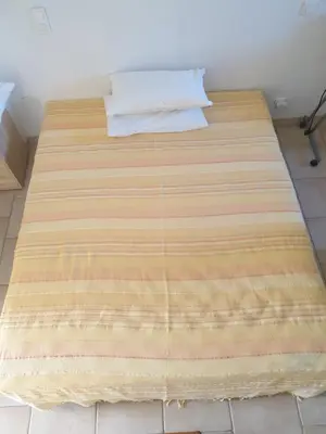 Un ou plusieurs lits dans un hébergement de l'établissement Une chambre dans la résidence proche de plage, commerces et centre ville