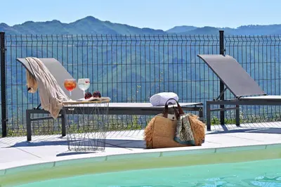 Vue générale sur la montagne ou vue sur la montagne depuis l'hôtel