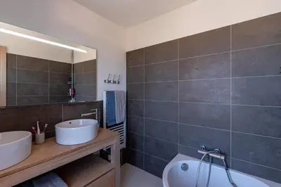 Salle de bains dans l'établissement Villa Acula