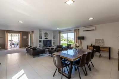 Coin salon dans l'établissement Villa Acula