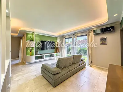 Coin salon dans l'établissement Villa Talasani