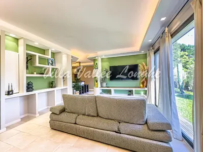 Coin salon dans l'établissement Villa Talasani