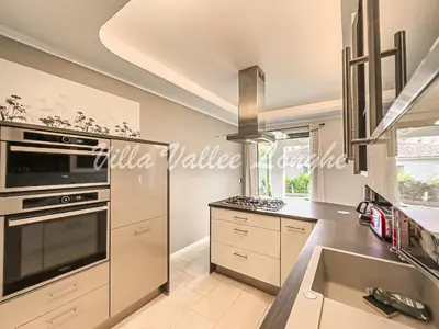 Cuisine ou kitchenette dans l'établissement Villa Talasani