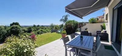 Balcon ou terrasse dans l'établissement Villa Bistinetti Rez de villa tout confort avec piscine