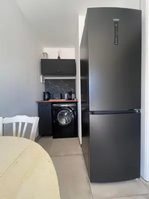 Cuisine ou kitchenette dans l'établissement Appartement dans maison de village vue mer
