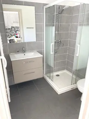 Salle de bains dans l'établissement Appartement convivial à Cervione, 35 m², piscine partagée