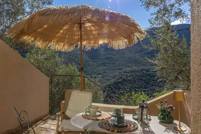 Vue générale sur la montagne ou vue sur la montagne depuis la villa