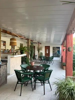 Restaurant ou autre lieu de restauration dans l'établissement Le Râteau Bavoir