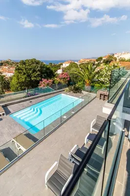 Piscine de l'établissement Hotel Villa R ou située à proximité