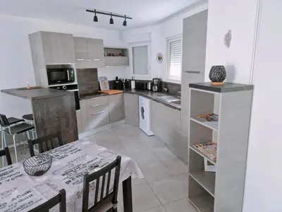 Cuisine ou kitchenette dans l'établissement Appartement deux pièces à Calvi