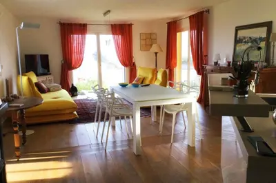 Télévision ou salle de divertissement dans l'établissement Villa Roccu