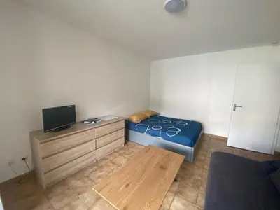 Un ou plusieurs lits dans un hébergement de l'établissement Superbe studio, avec parking sur place gratuit