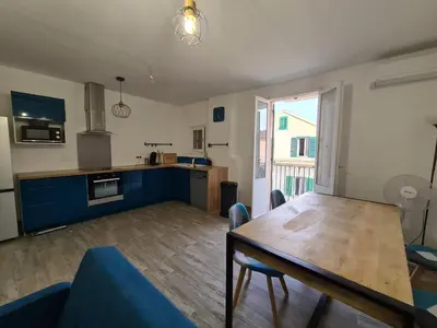 Cuisine ou kitchenette dans l'établissement Appartement rénové indépendant avec garage au centre du village