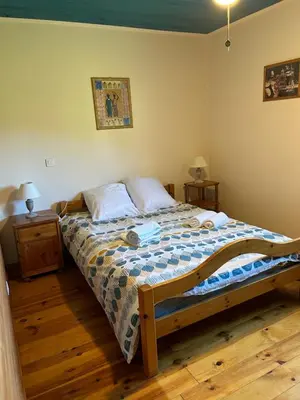 Un ou plusieurs lits dans un hébergement de l'établissement Maison 9 couchages avec piscine et jardin au calme