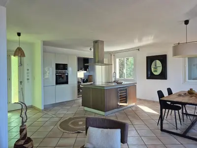 Cuisine ou kitchenette dans l'établissement Cap en Corse