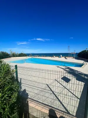 Piscine de l'établissement Studio pied dans l'eau - WIFI- Piscine ou située à proximité