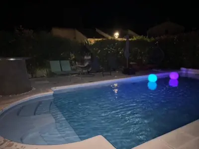 Piscine de l'établissement VILLA tous conforts avec Piscine privée et accès Plage ou située à proximité