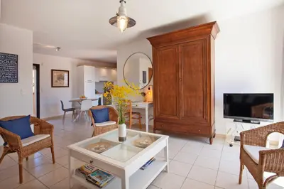 Télévision ou salle de divertissement dans l'établissement casa notte appart spacieux calme Plage et centre de calvi 15 min à pied