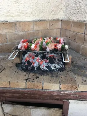 Barbecue disponible mis à disposition des clients de l'appartement