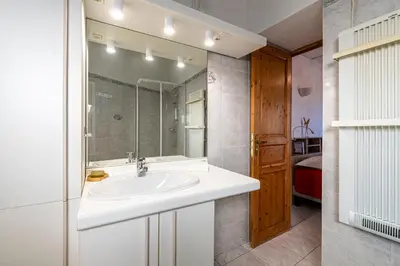 Salle de bains dans l'établissement Alla Casa - Appt pour 6 avec terrasse
