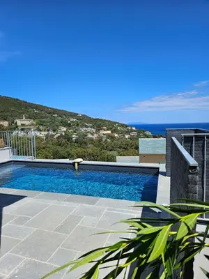 Piscine de l'établissement Superbe villa avec piscine- Erbalunga Cap Corse ou située à proximité