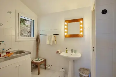 Salle de bains dans l'établissement Villa Marinu Muntese